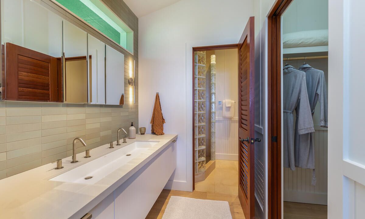 Photo of Bathroom in Wainiha