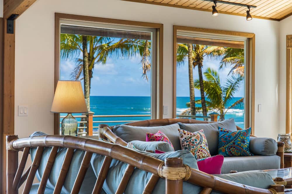 Photo of Livingroom in Wainiha