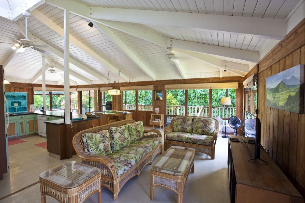 Photo of Livingroom in Wainiha