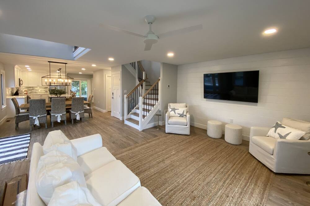 Photo of Livingroom in Heron Harbour Isle