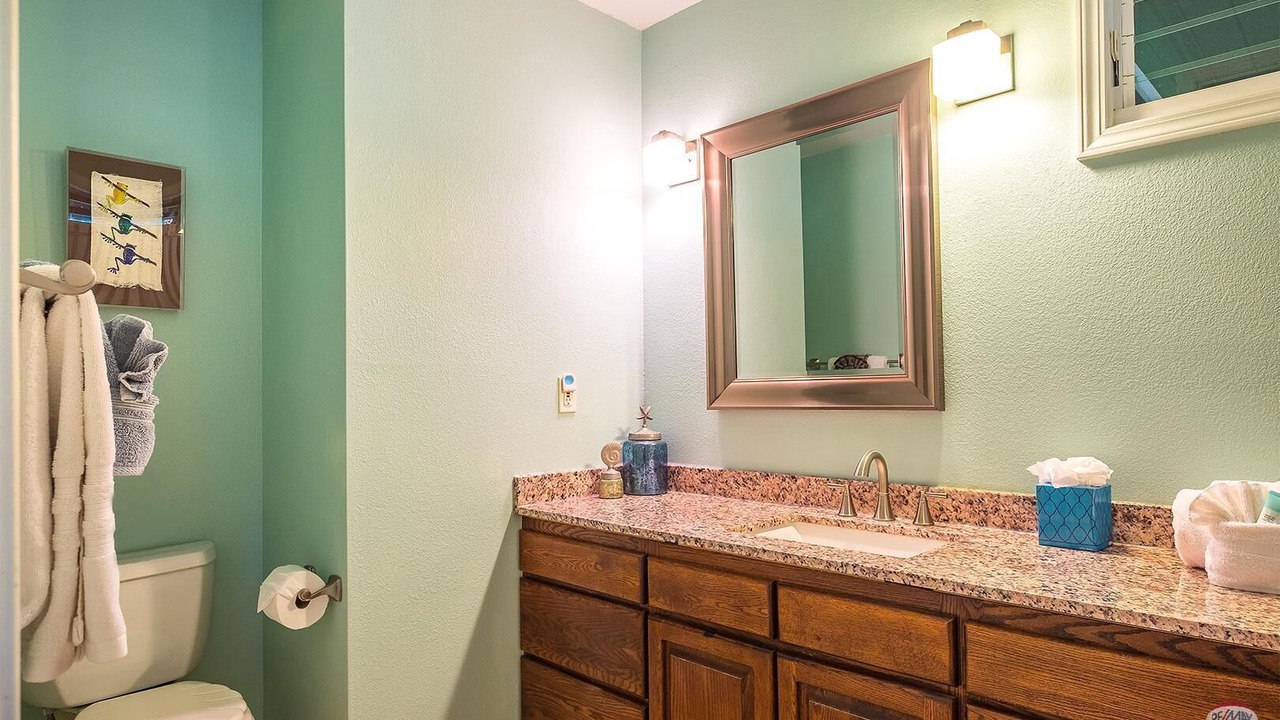 Photo of Bathroom in Wainiha