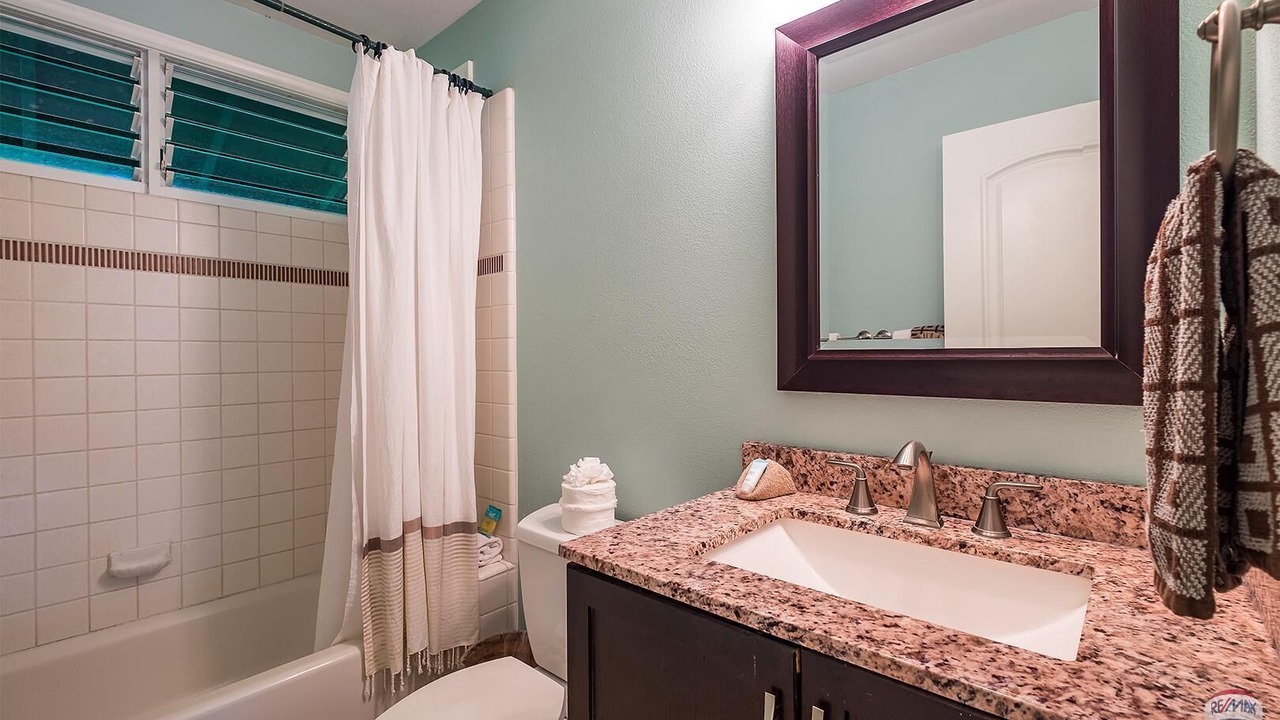 Photo of Bathroom in Wainiha