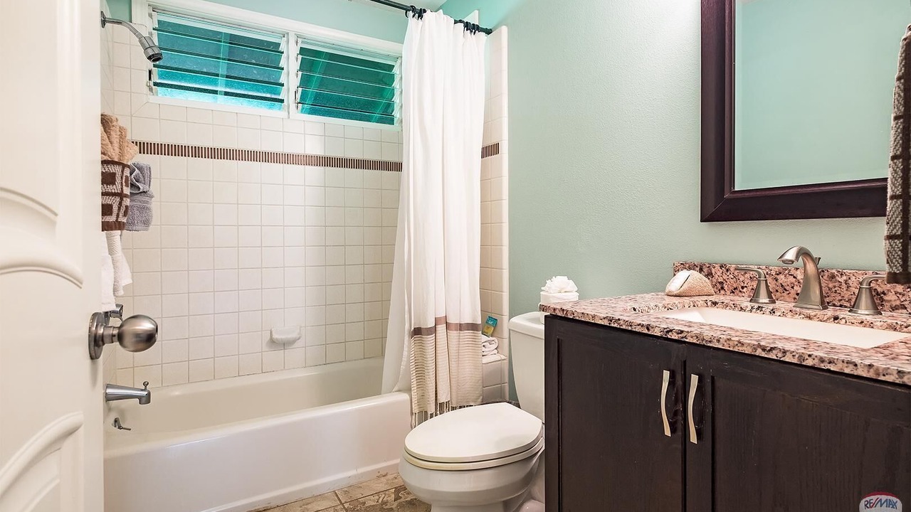 Photo of Bathroom in Wainiha