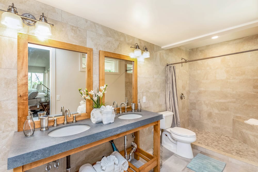 Photo of Bathroom in Anahola