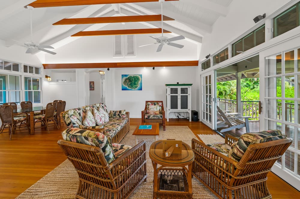 Photo of Livingroom in Hanalei