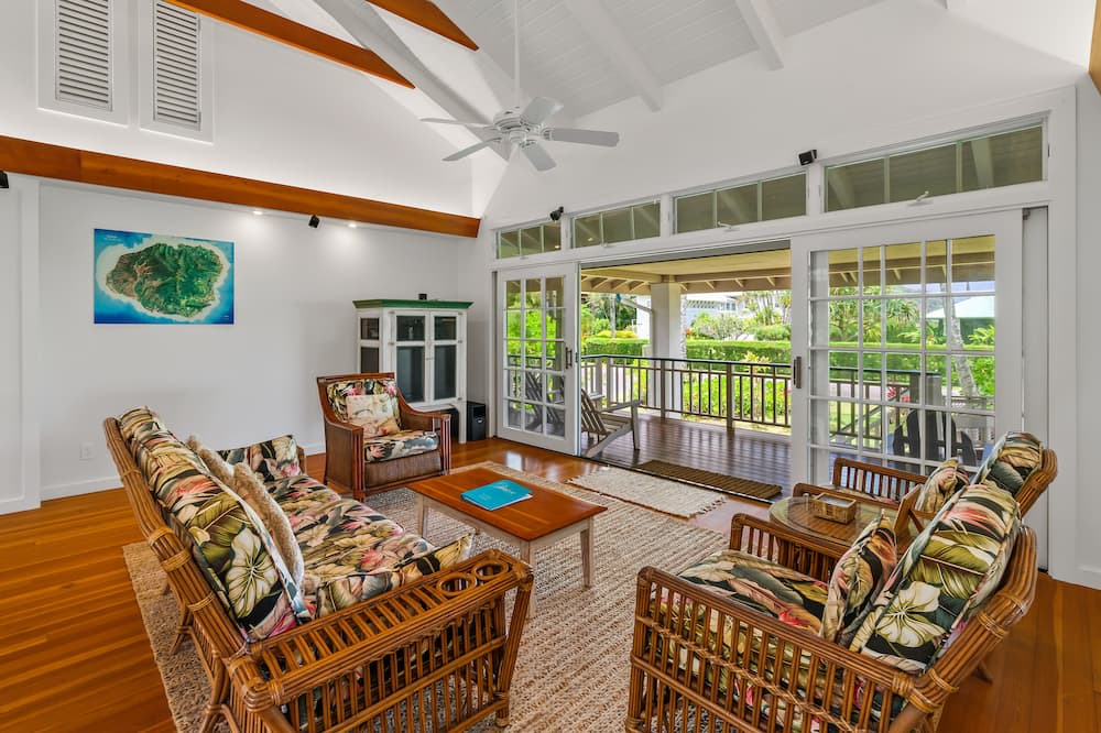 Photo of Livingroom in Hanalei