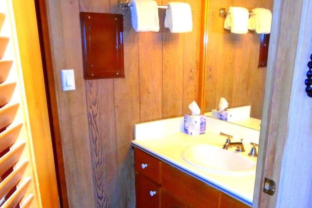 Photo of Bathroom in Poipu