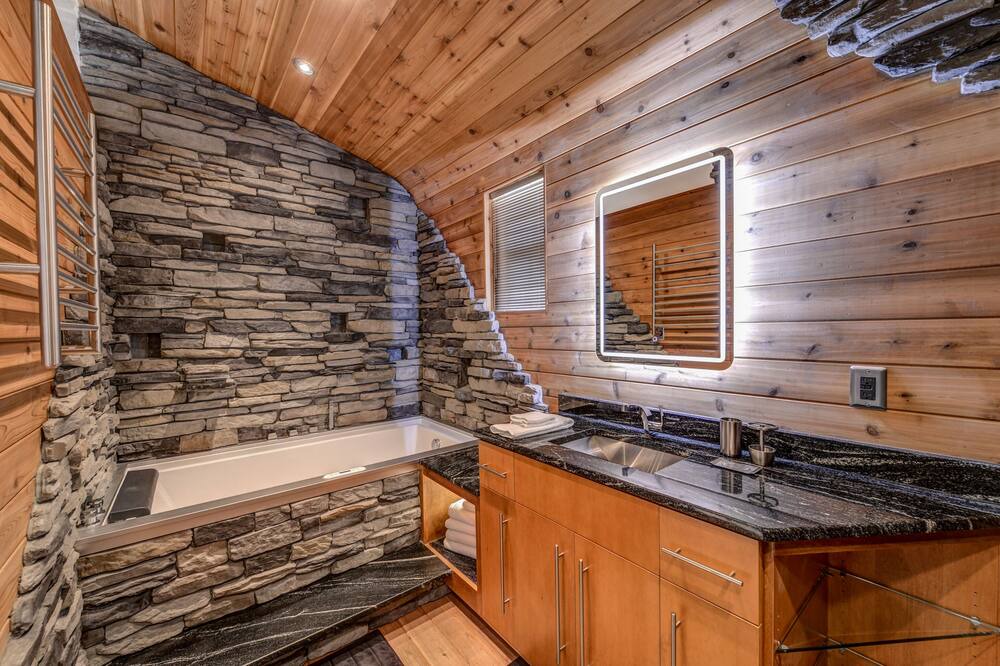 Photo of Bathroom in Ashford Park