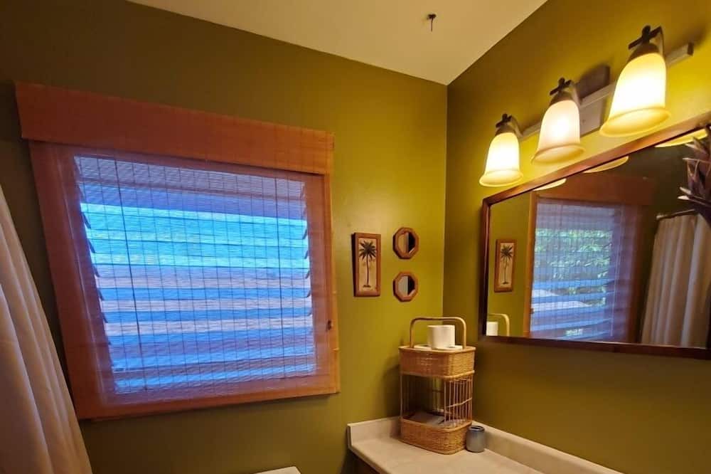 Photo of Bathroom in Kalaheo
