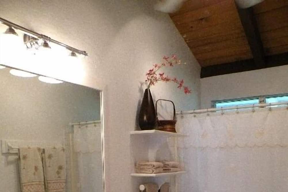 Photo of Bathroom in Hanalei Palms