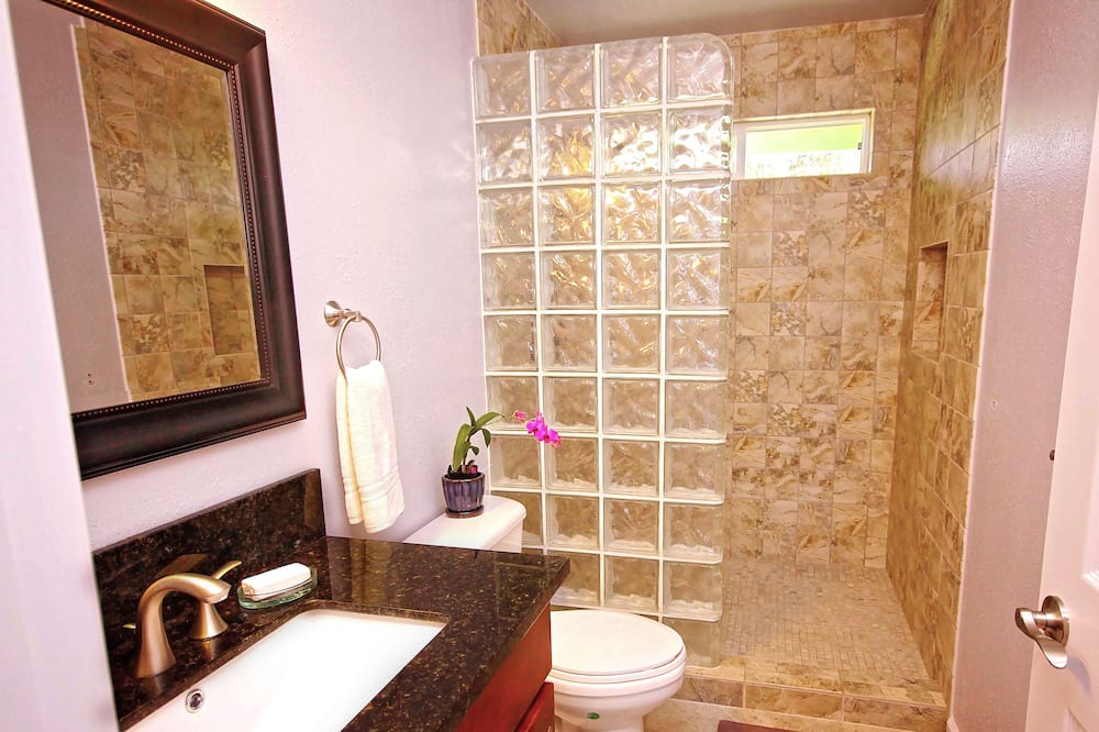 Photo of Bathroom in Keaau