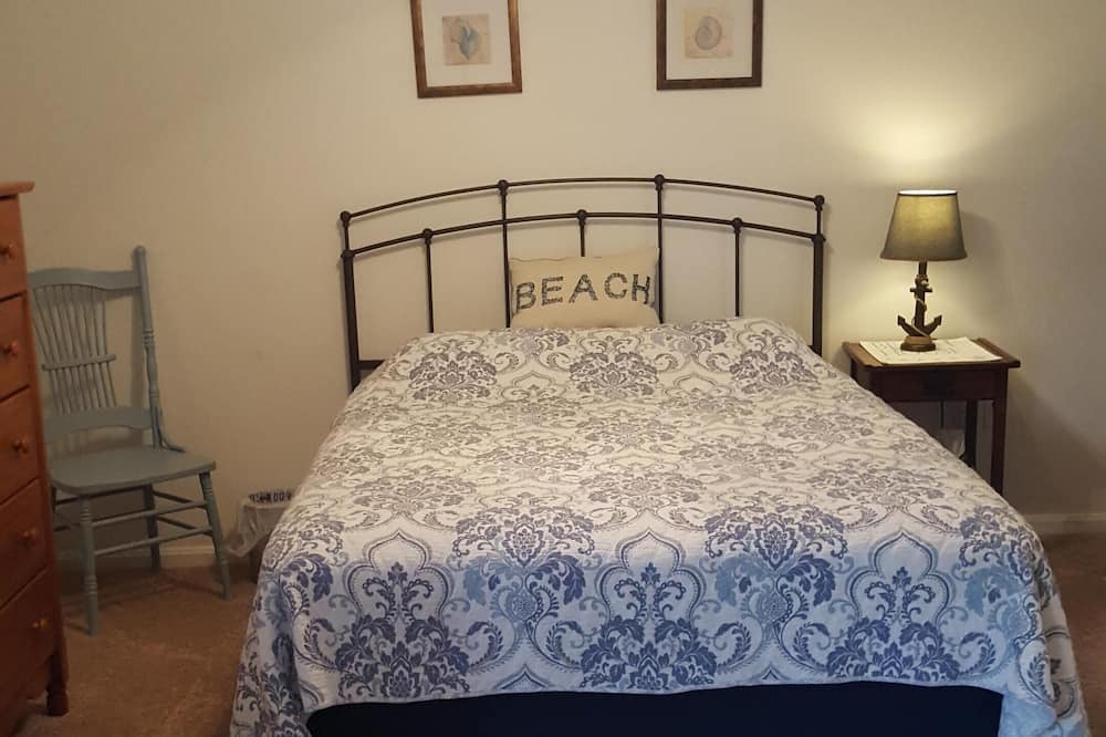 Photo of Bedroom in Caine Woods