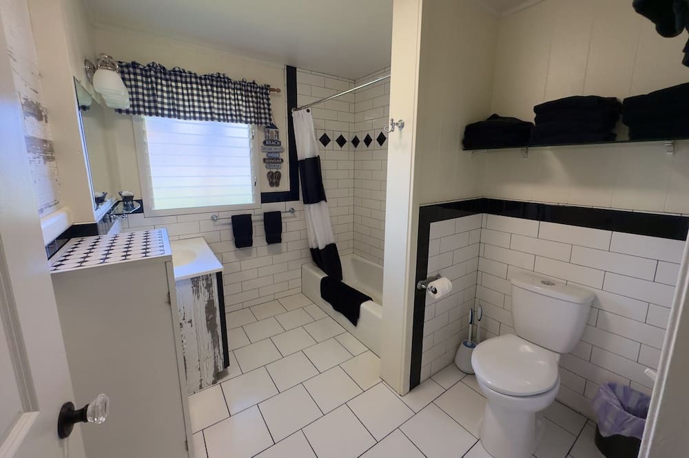 Photo of Bathroom in Kekaha