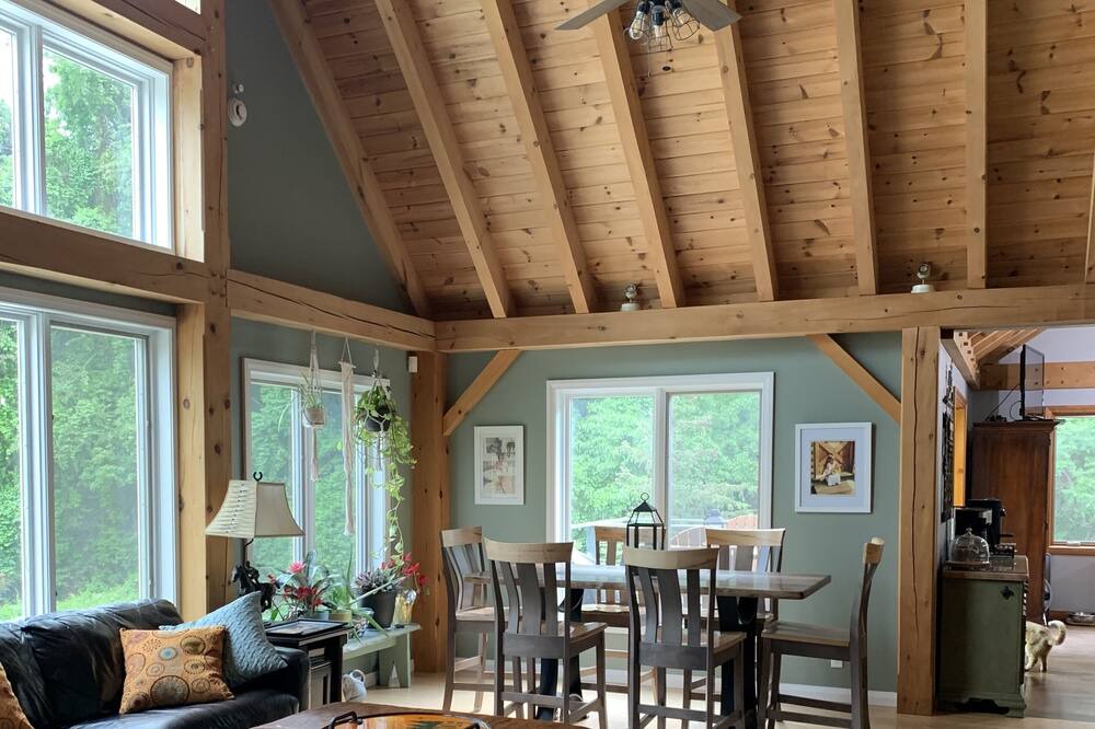 Photo of Livingroom in Greenfield Center