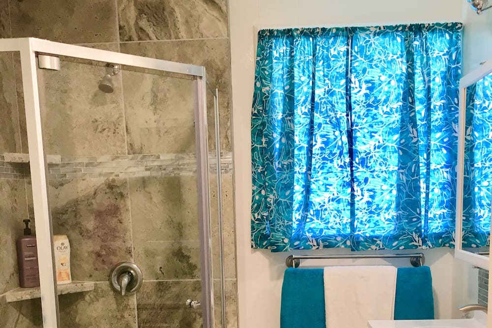 Photo of Bathroom in Kekaha