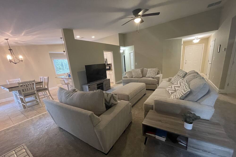 Photo of Livingroom in Johns Creek