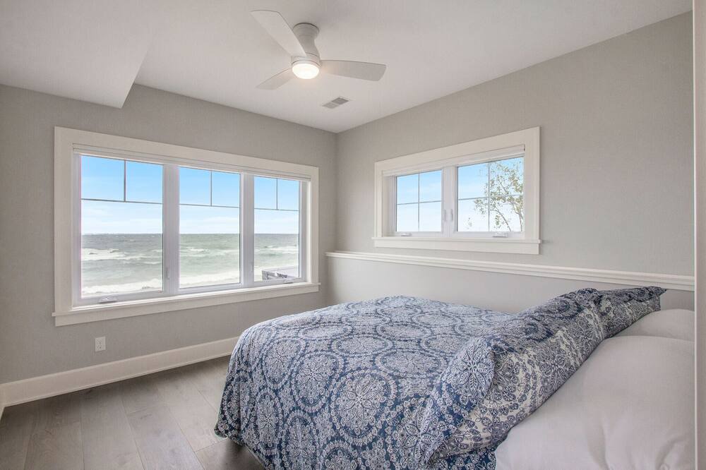Photo of Bedroom in Lakeside