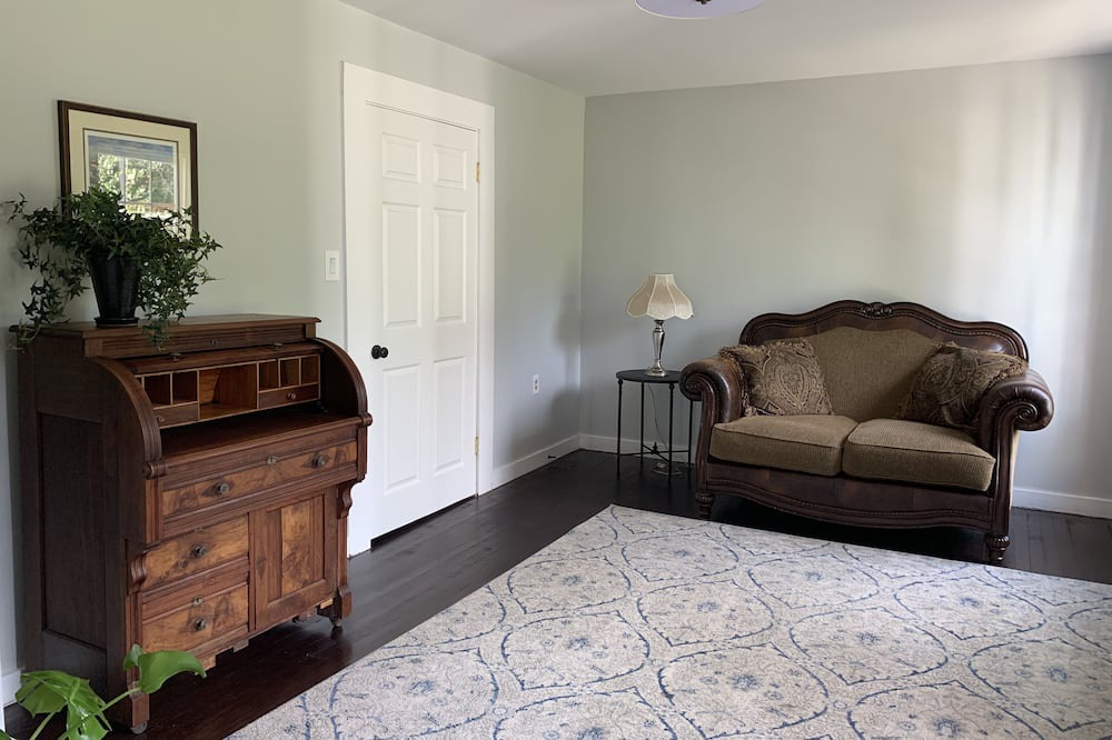 Photo of Livingroom in Greenfield Center