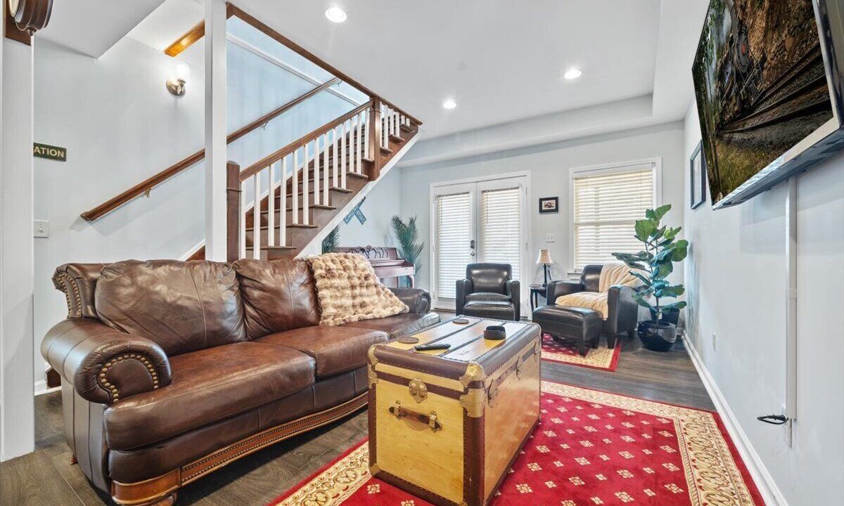 Photo of Bedroom in Lake Claire