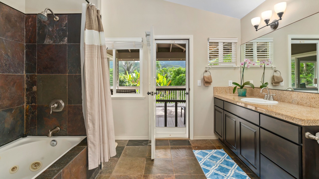 Photo of Bathroom in Kilauea