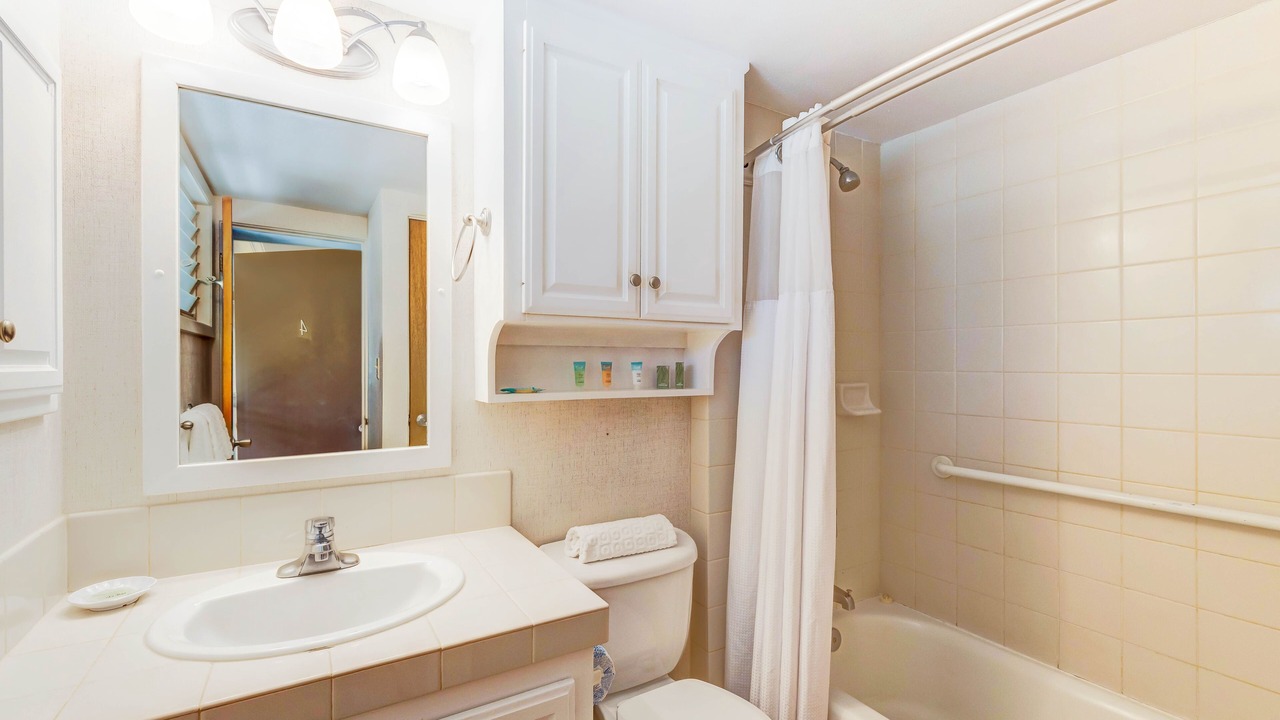 Photo of Bathroom in Wainiha