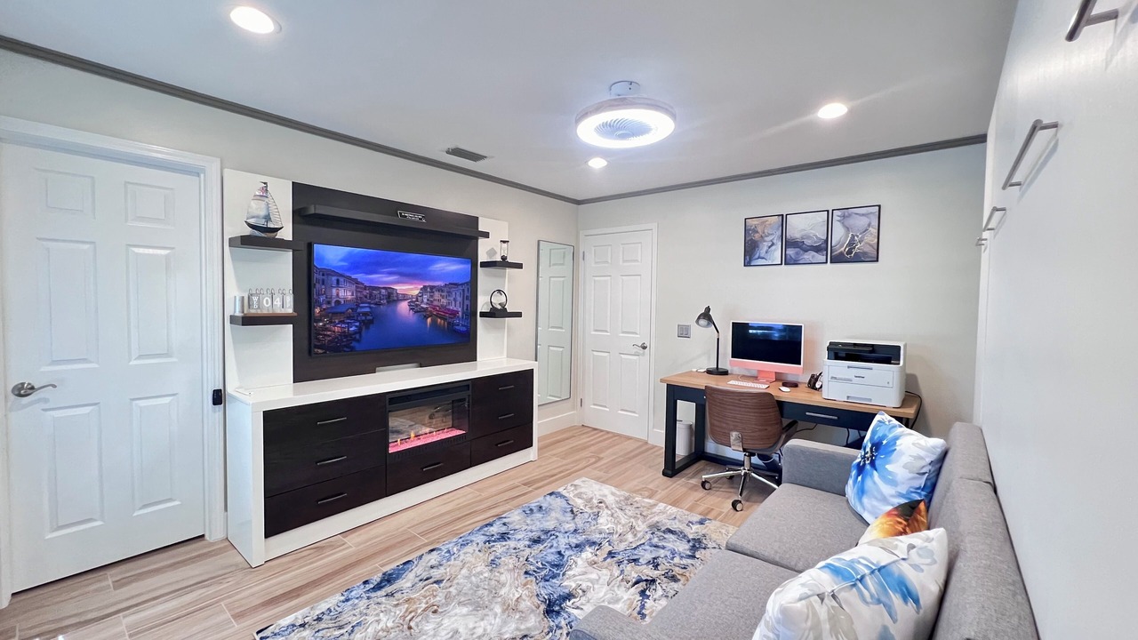 Photo of Livingroom in Palm Valley