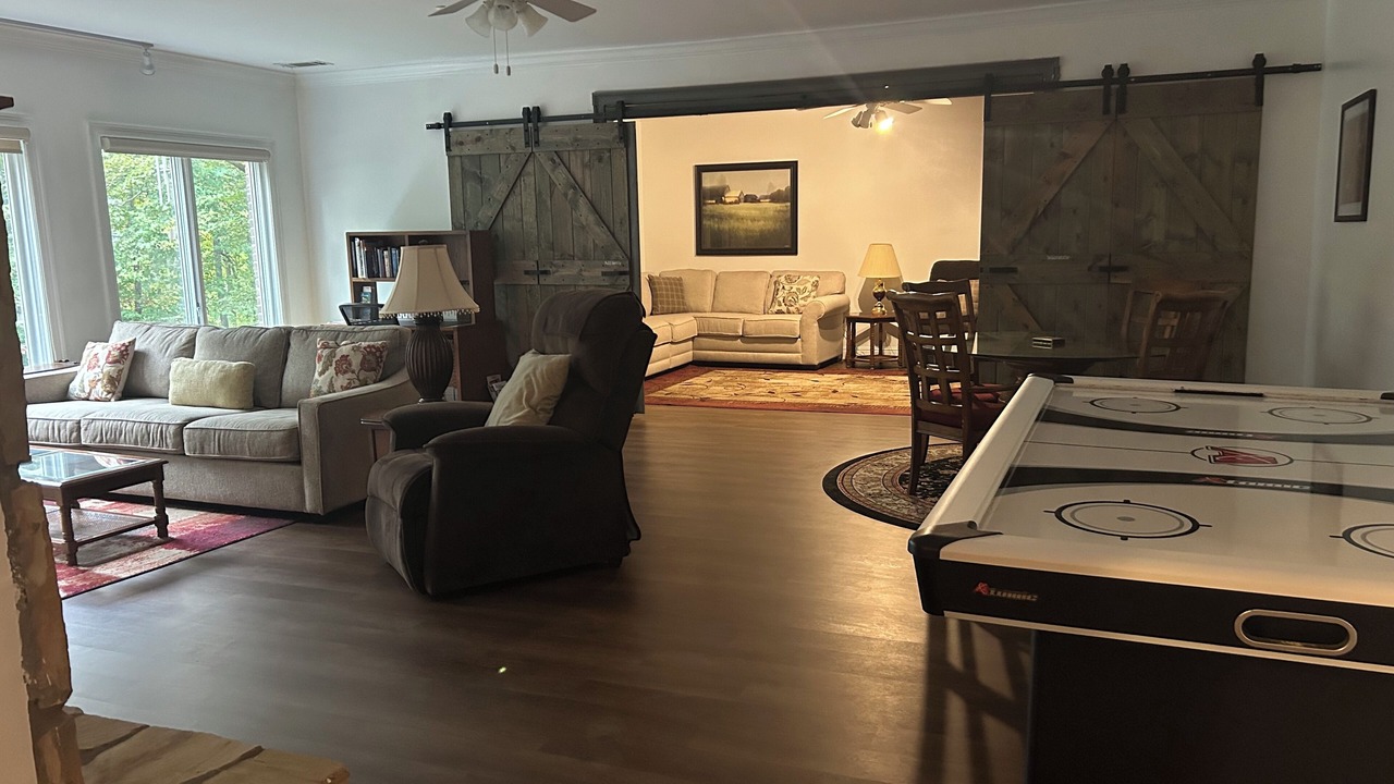 Photo of Livingroom in Suwanee