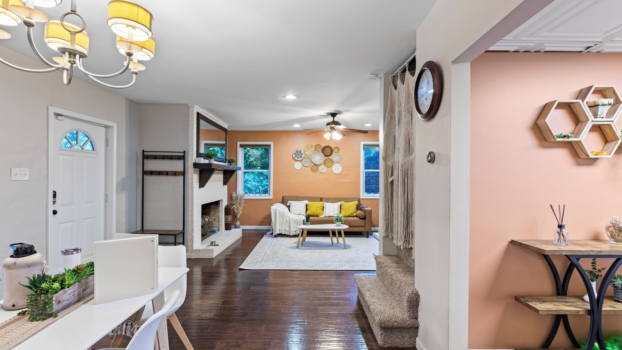 Photo of Livingroom in Loring Heights