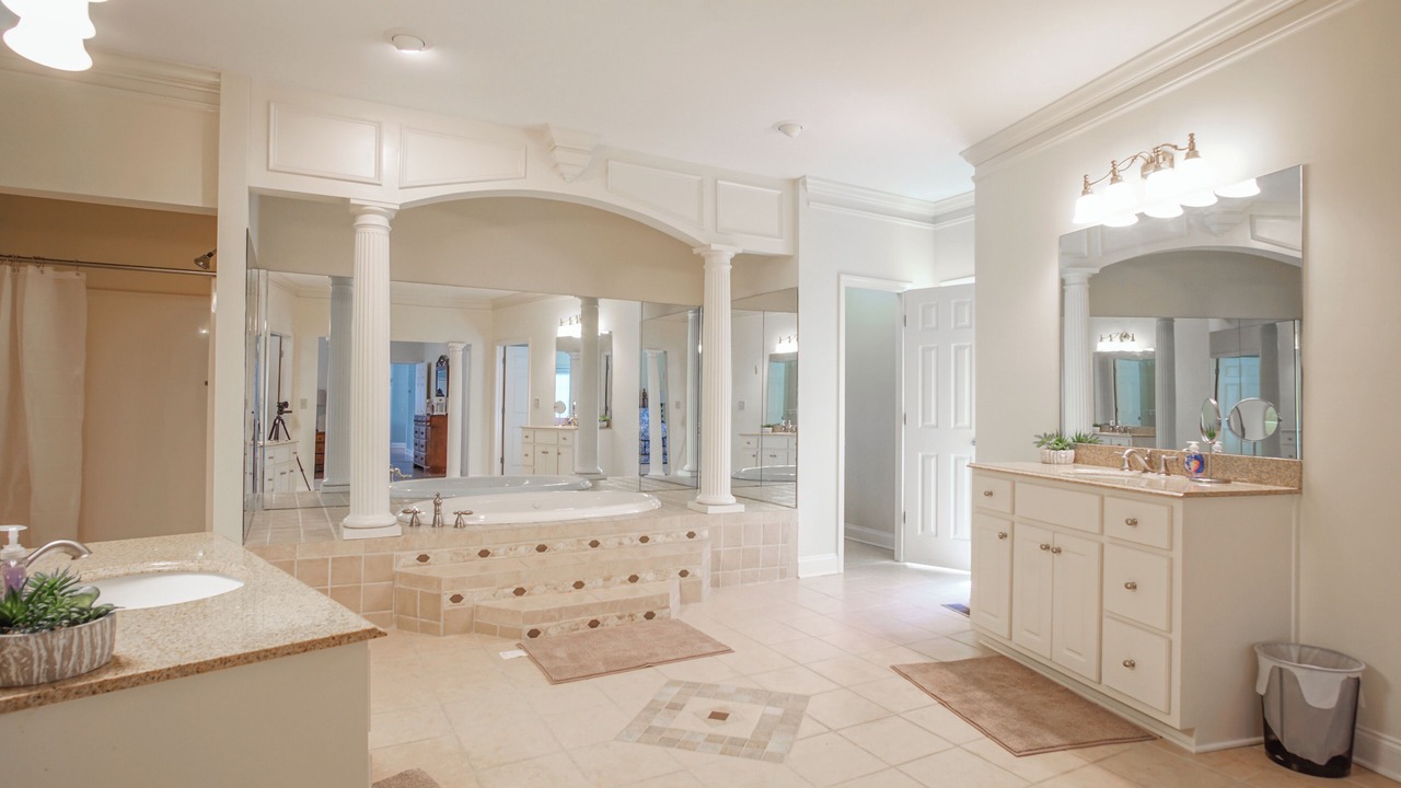 Photo of Bathroom in White Plains