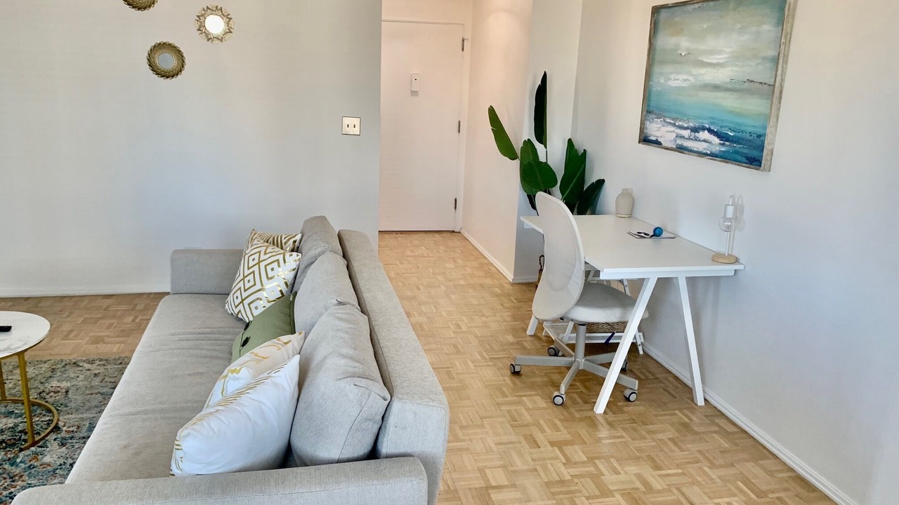 Photo of Livingroom in Peachtree Center