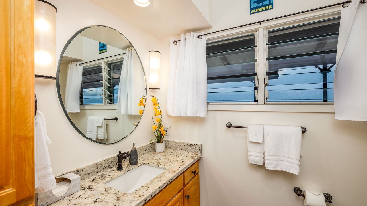 Photo of Bathroom in Kahaluu Bay