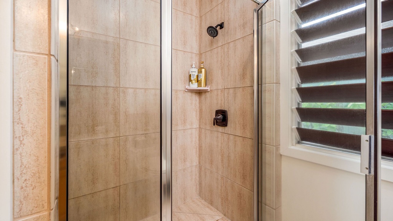 Photo of Bathroom in Kahaluu Bay