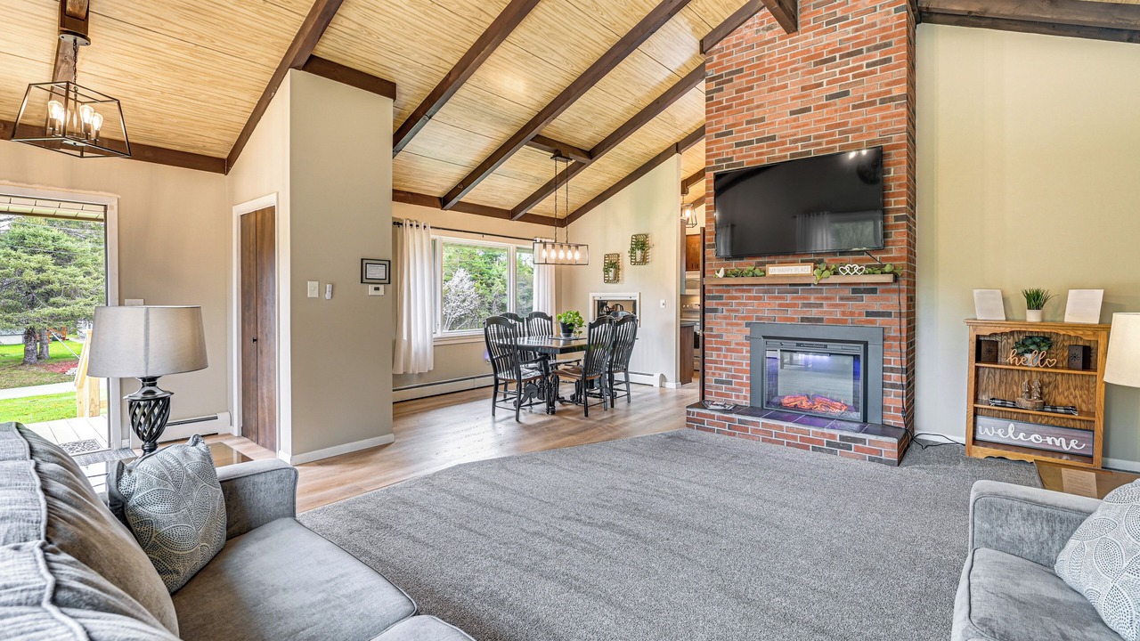Photo of Livingroom in Essex County