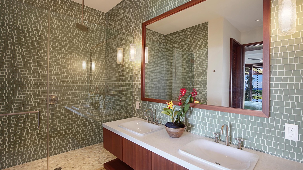 Photo of Bathroom in Poipu