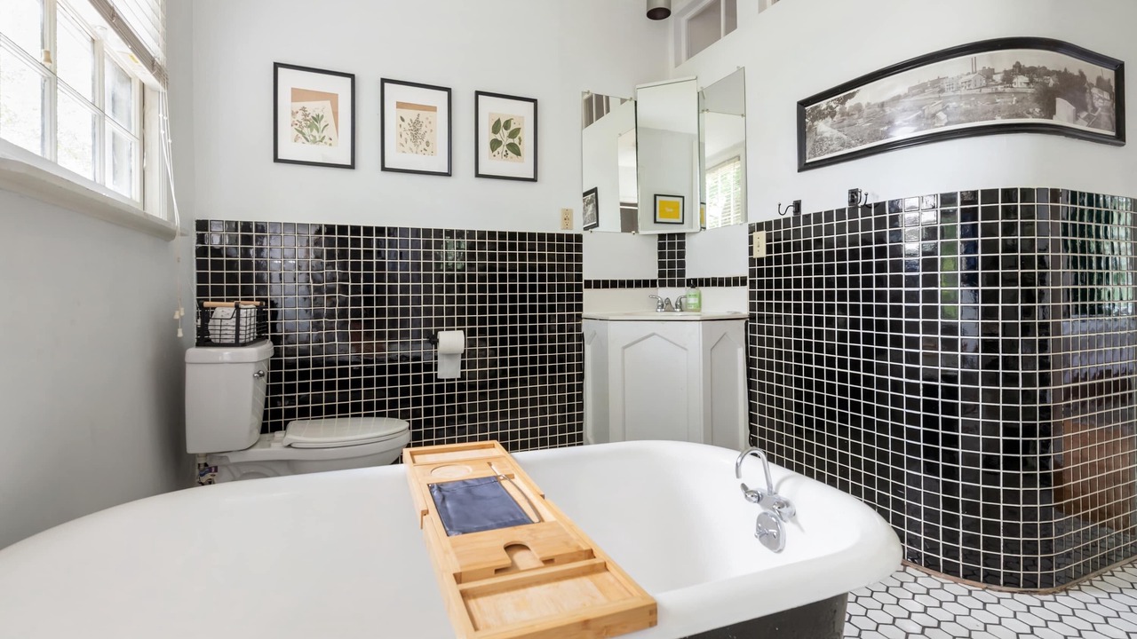 Photo of Bathroom in Cabbagetown