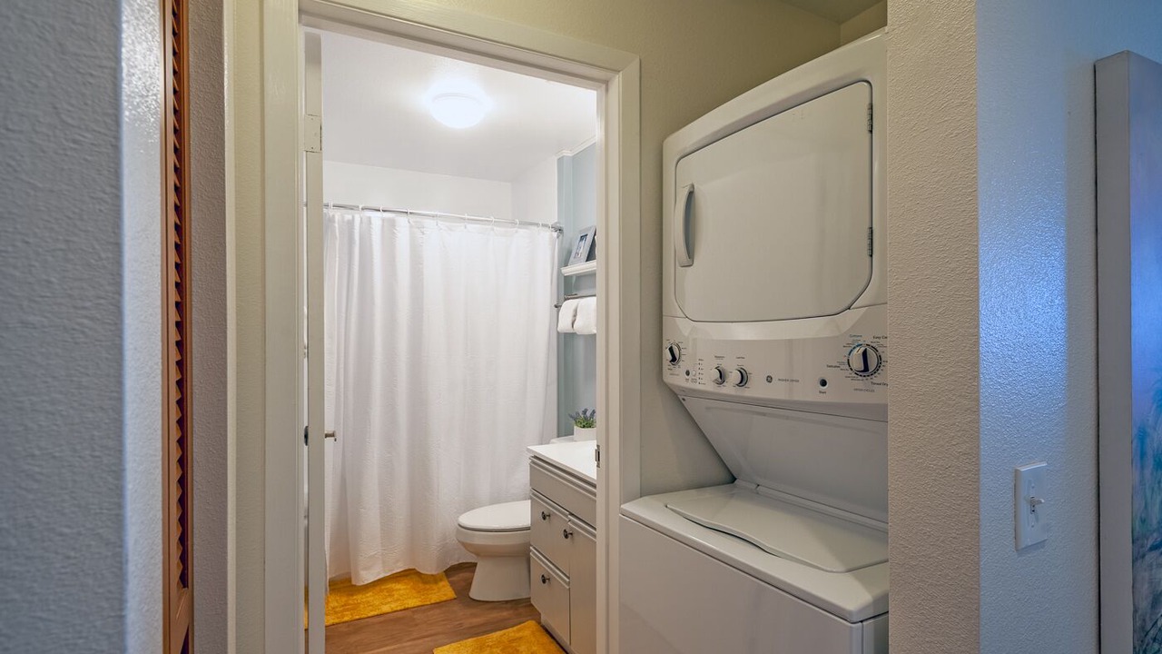 Photo of Bathroom in Wailua House Lots