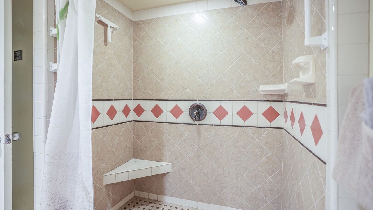 Photo of Bathroom in Wailua