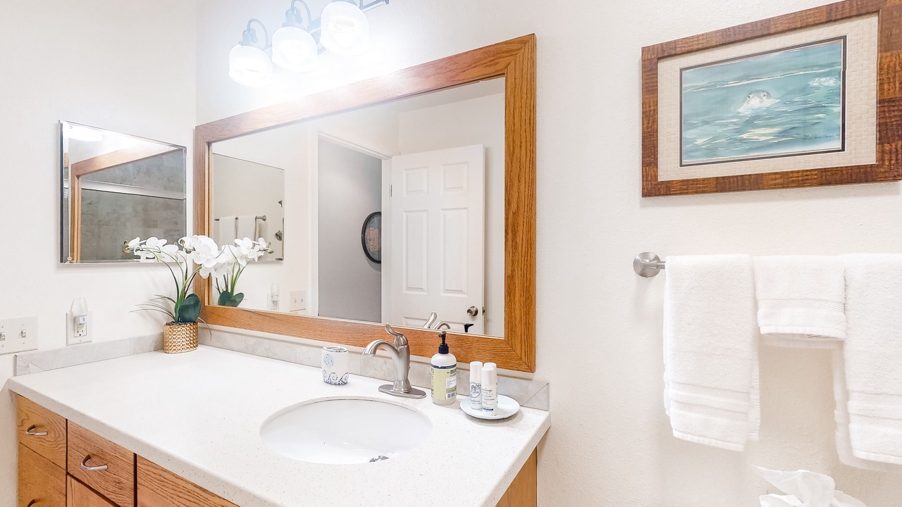 Photo of Bathroom in Wailua House Lots