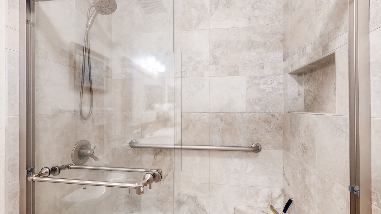 Photo of Bathroom in Wailua House Lots