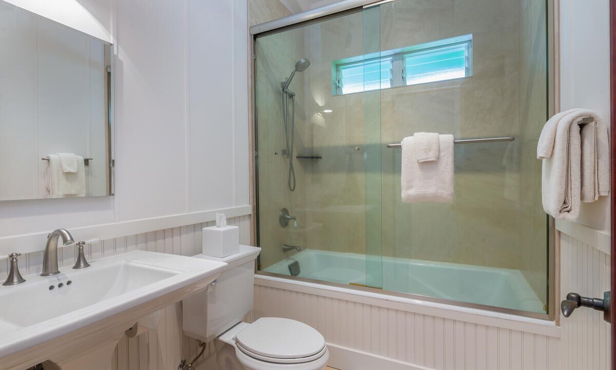 Photo of Bathroom in Wainiha