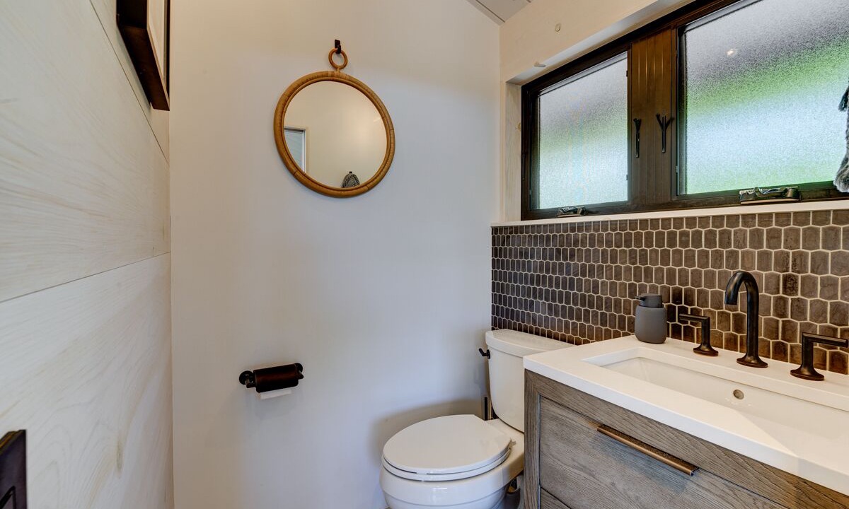 Photo of Bathroom in Wainiha