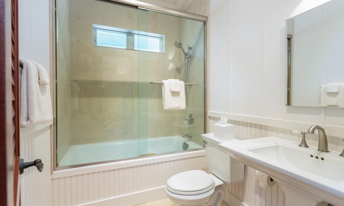 Photo of Bathroom in Wainiha