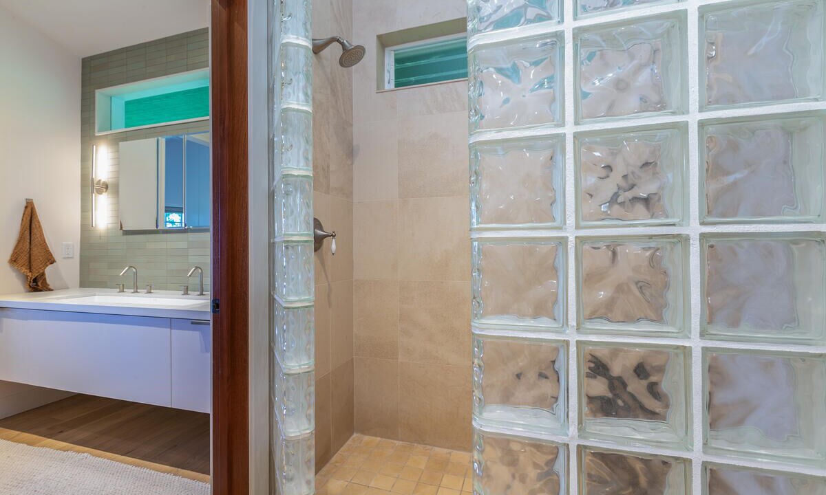 Photo of Bathroom in Wainiha