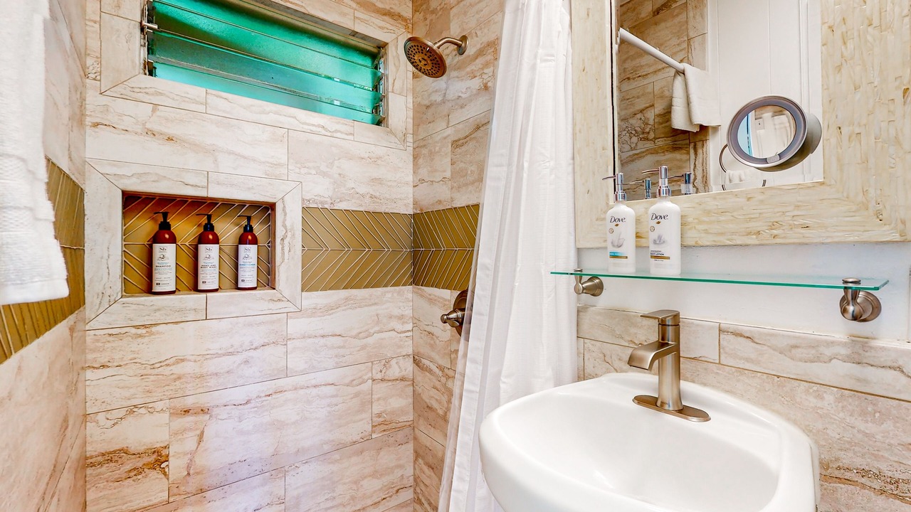 Photo of Bathroom in Wailua House Lots
