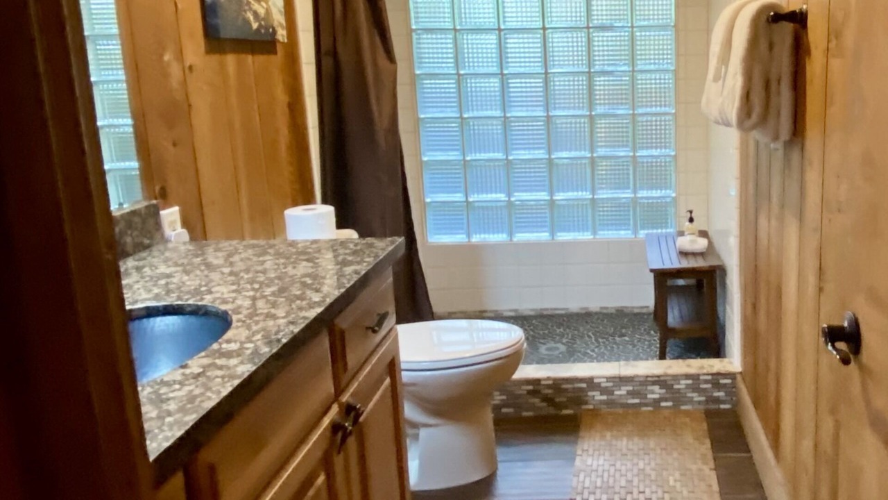Photo of Bathroom in Wainiha