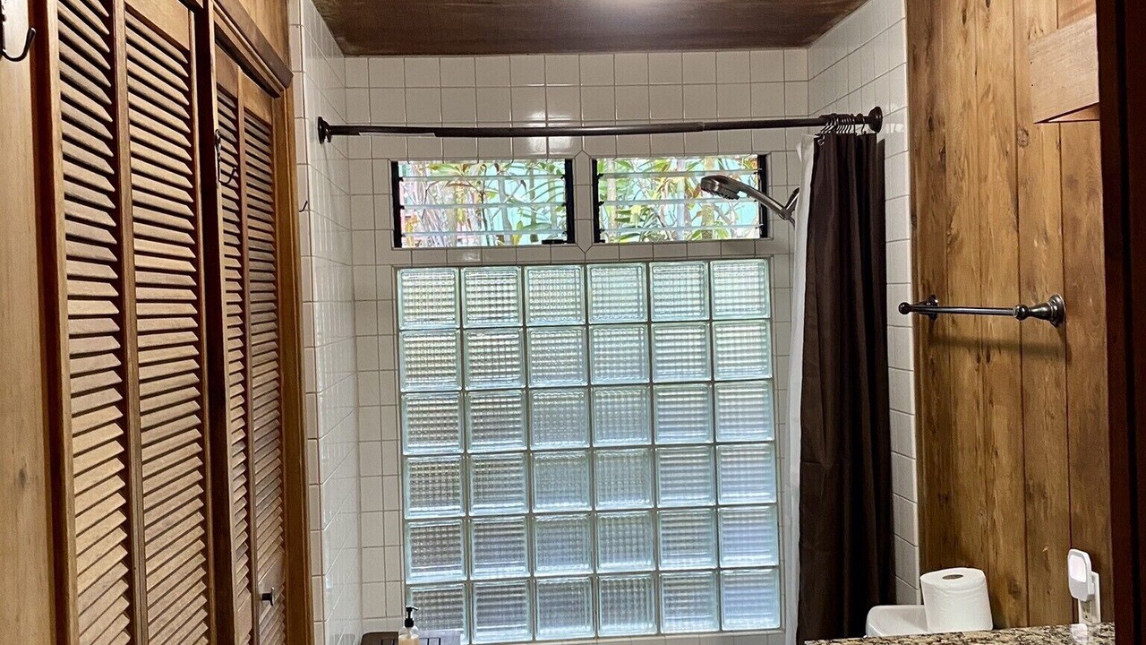 Photo of Bathroom in Wainiha