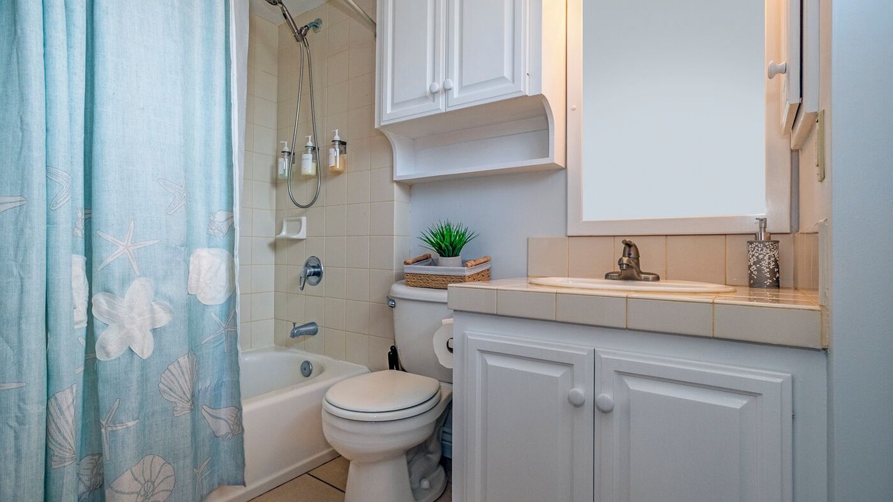 Photo of Bathroom in Wainiha