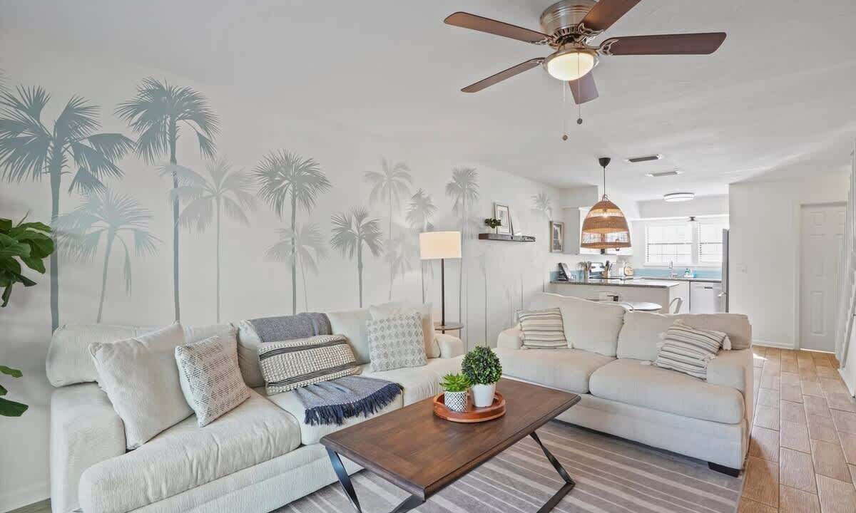 Photo of Livingroom in Jacksonville Beach