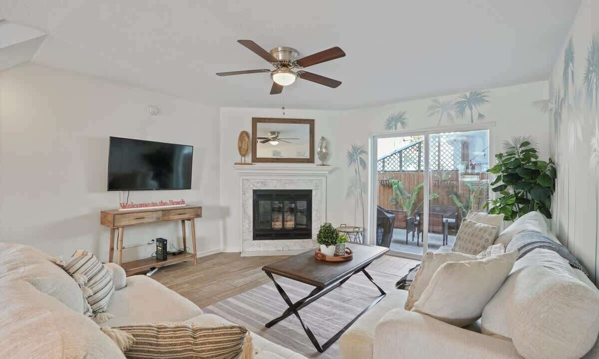 Photo of Livingroom in Jacksonville Beach