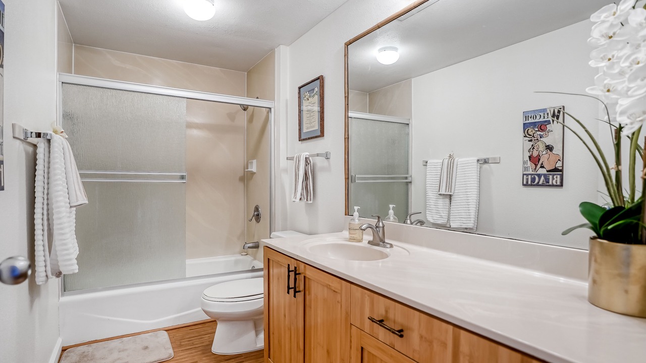 Photo of Bathroom in Wailua House Lots